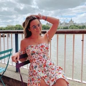 Meet your Posher, Caitlin